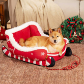 Cama Pet Natalina em Formato de Trenó, Base Antiderrapante - CozySled™