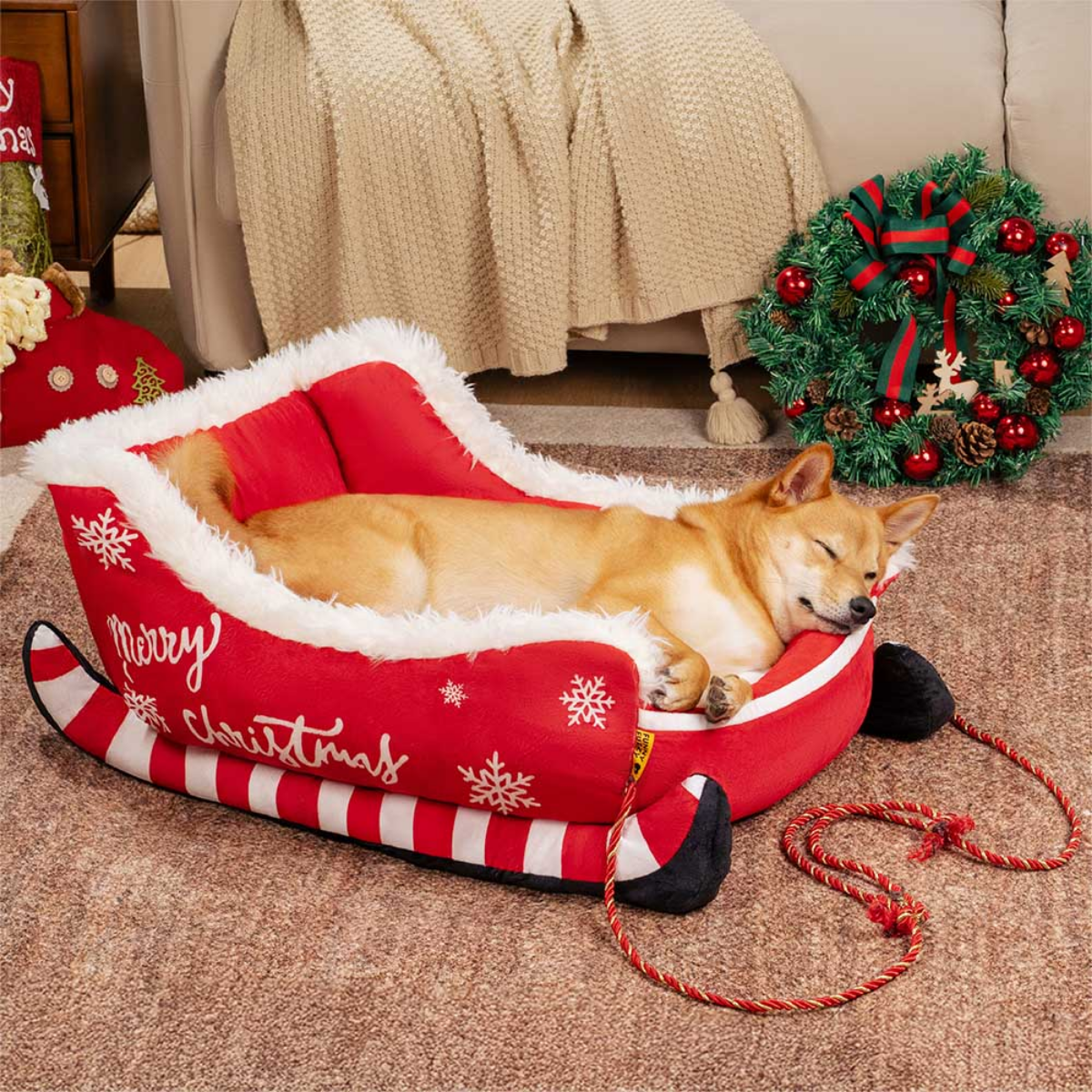 Cama Pet Natalina em Formato de Trenó, Base Antiderrapante - CozySled™
